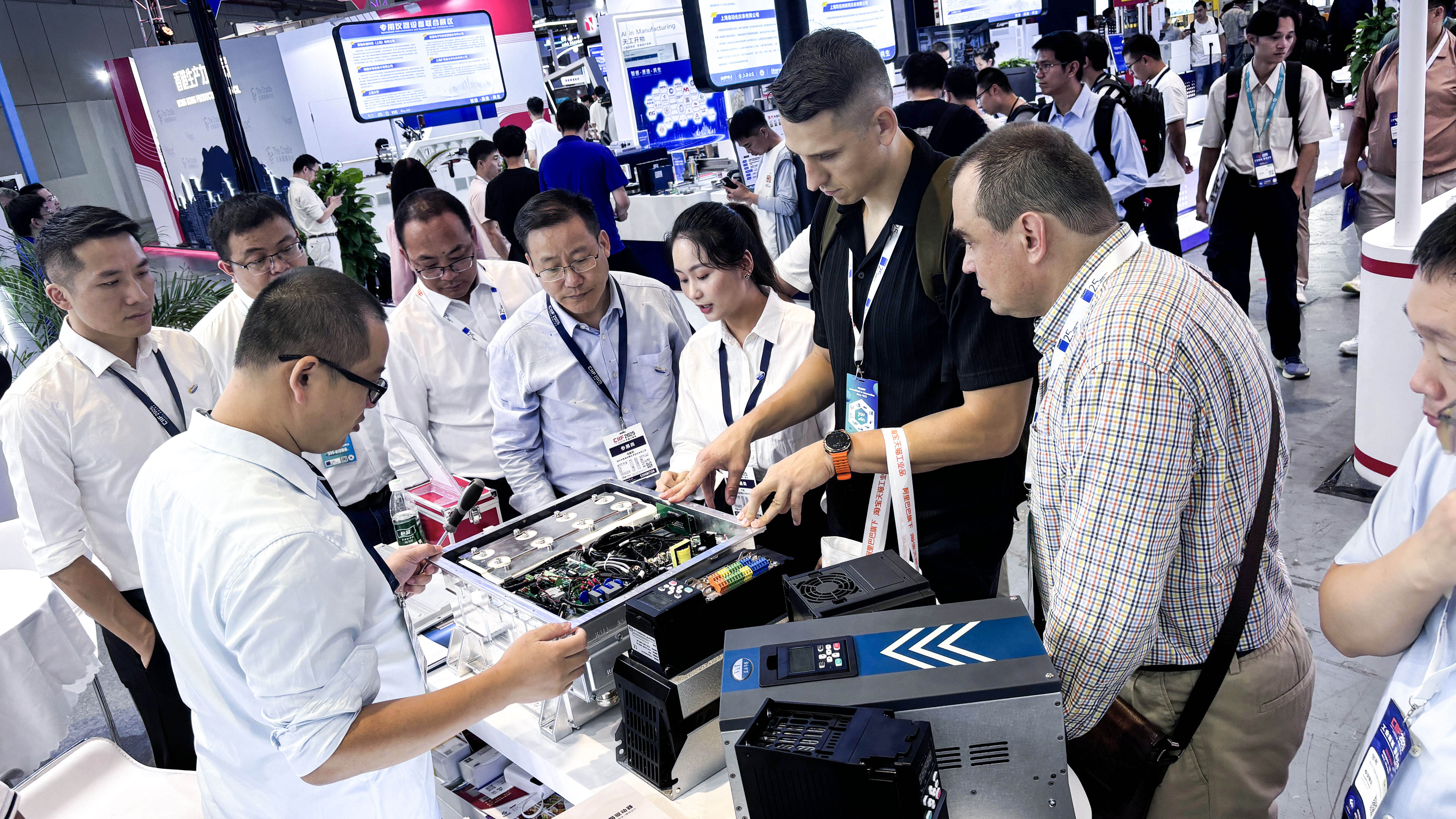 【工博会直击】2025上海工博会首日晨光：6686体育深耕新能源与工业自动化智能制造，以技术诠释实力!